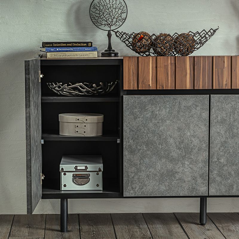 インダストリアルとモダンを融合したサイドボード