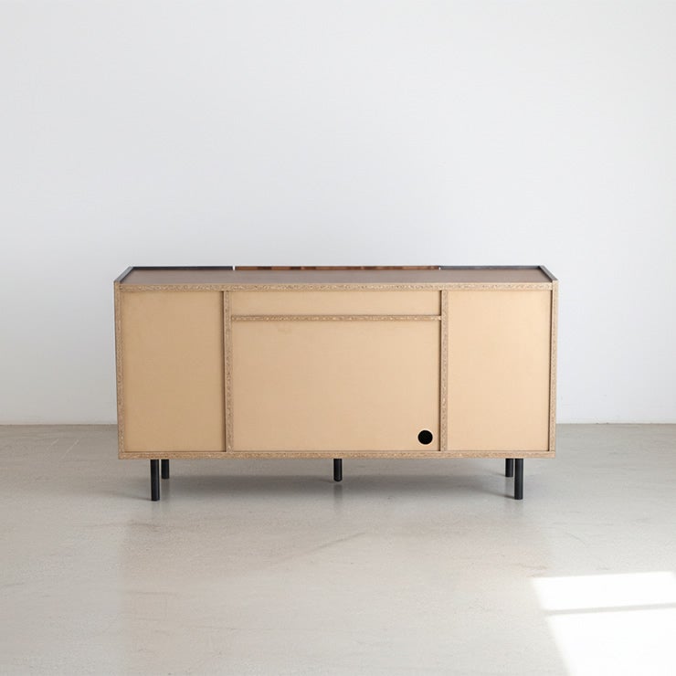 サイドボードの背面