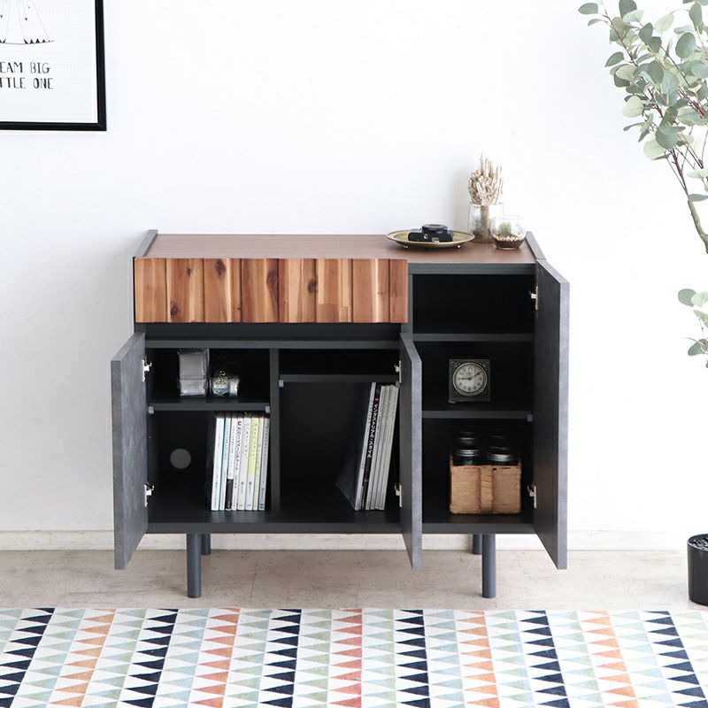 空間に奥行きと上質感をもたらしてくれるサイドボード