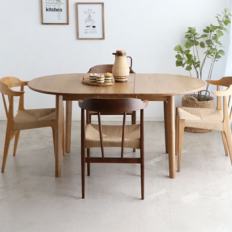 来客時や大人数での食事にも対応できる伸長式テーブル