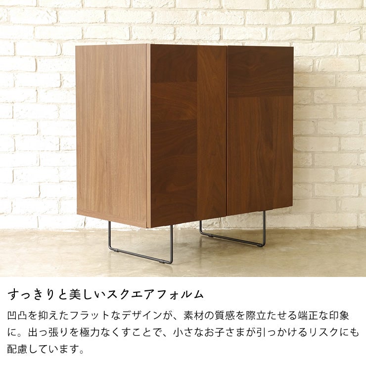 すっきりと美しいスクエアフォルムのサイドボード