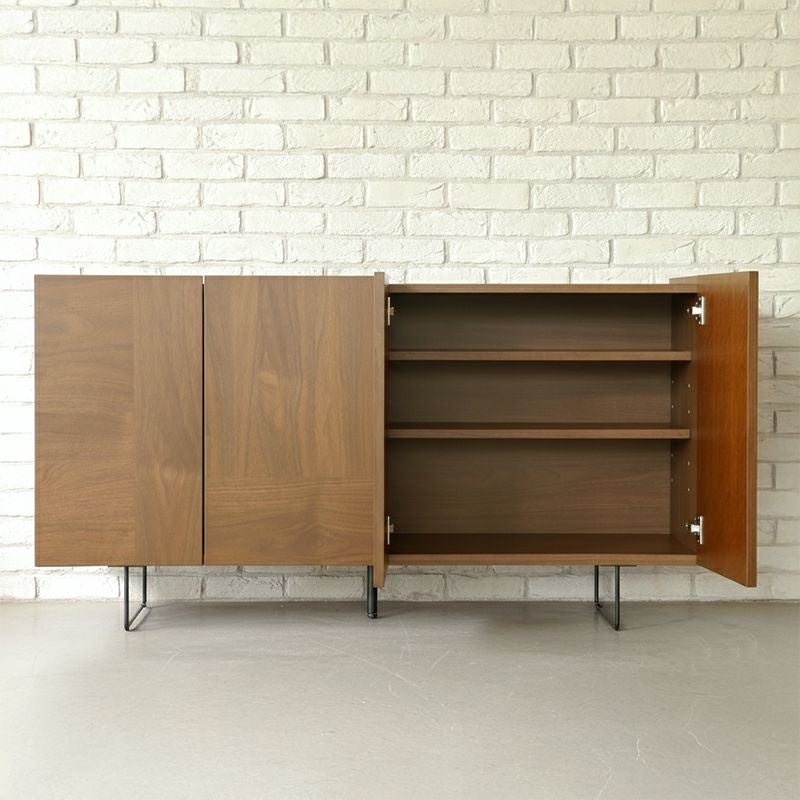 サイズ以上の存在感で、空間を静かに整えるサイドボード