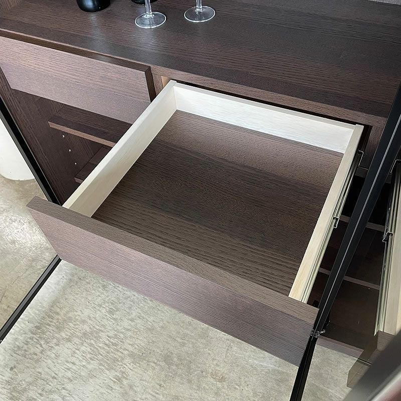 便利な引き出し2杯付きの食器棚