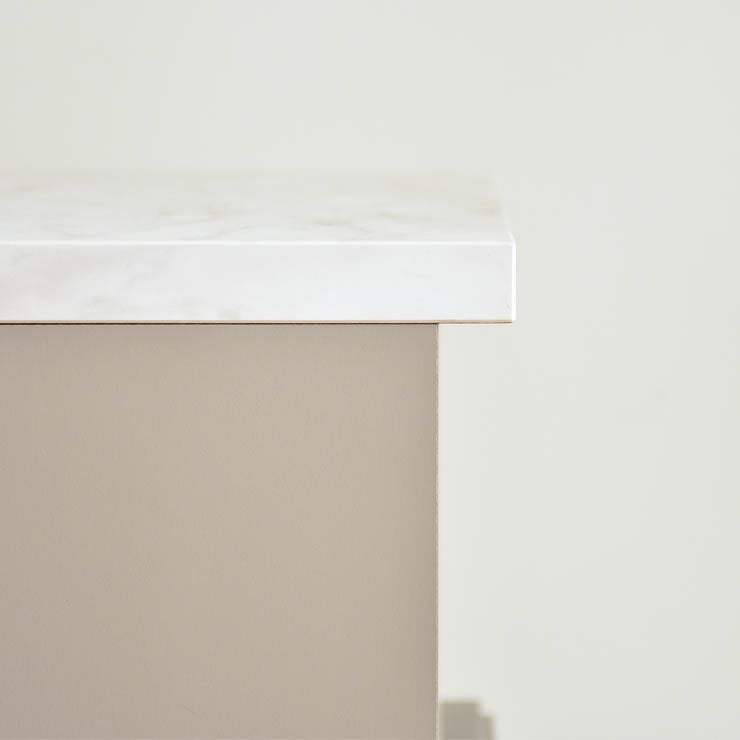 ランドリーキャビネットの天板側面アップ