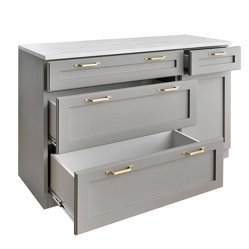 キッチンカウンターは引き出し4杯付き