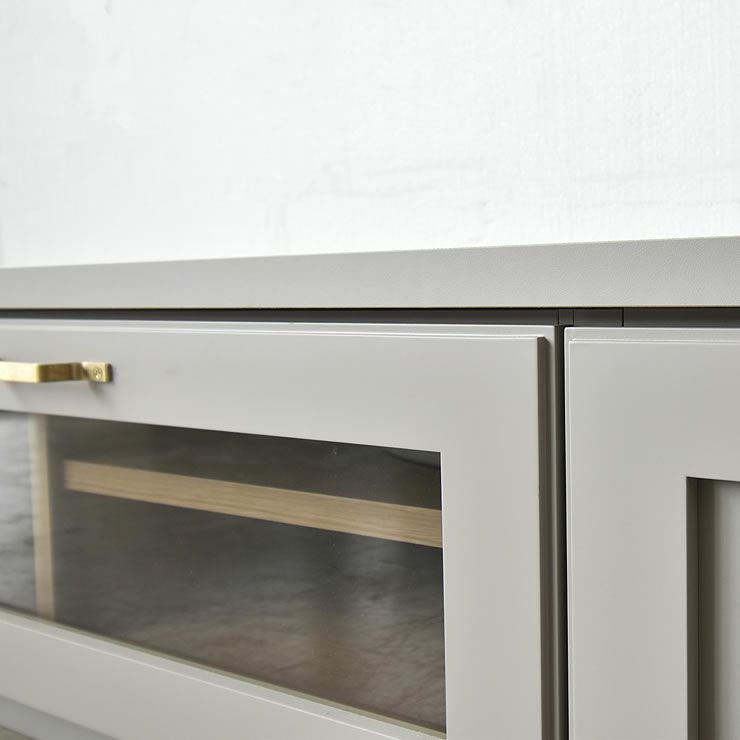 ローボードの前板質感