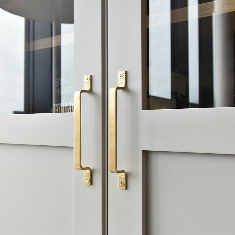キャビネットのヘアライン仕上げ真鍮製のハンドル