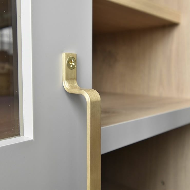 食器棚の取っ手アップ