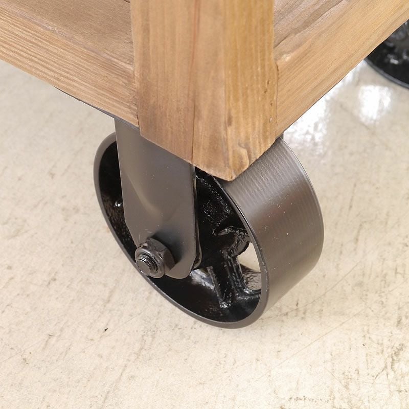 コンパクトなオープンシェルフのアイアン製のキャスター