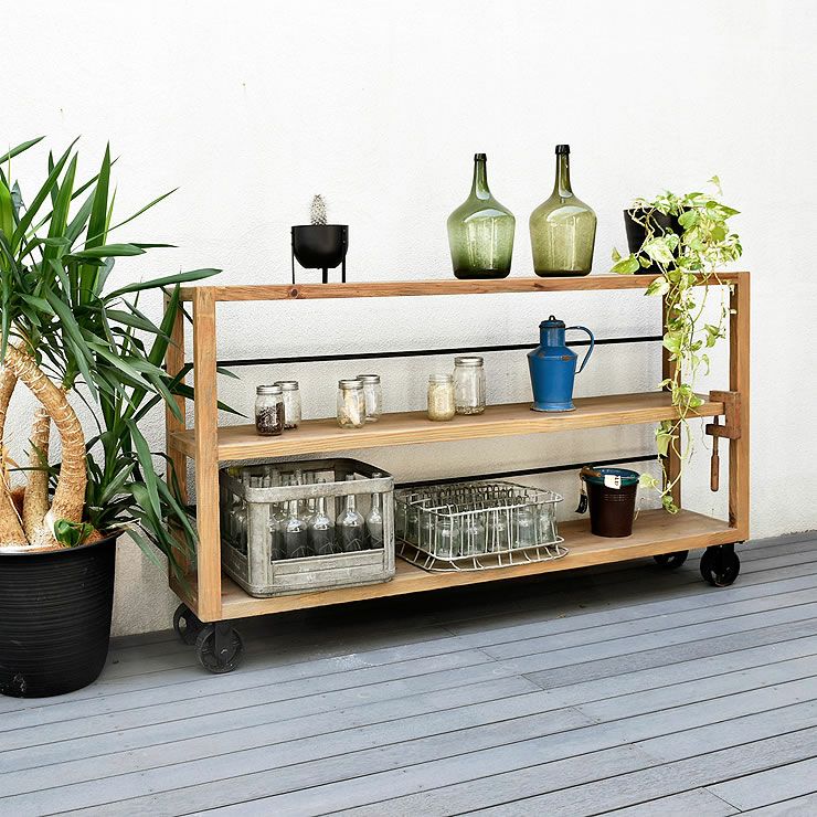 植物にも使いやすい飾り棚