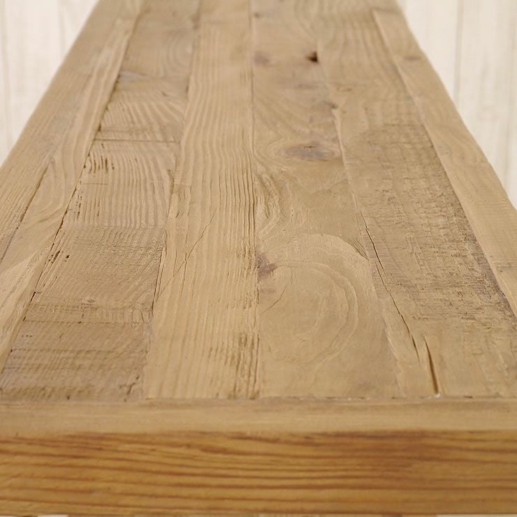 オープンシェルフのナチュラル感のある天板