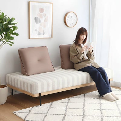 自由な形で座れる北欧デザインのアイランドソファ 2.5人掛け