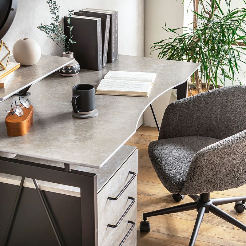 ゆったり使える120cm幅のワークデスク