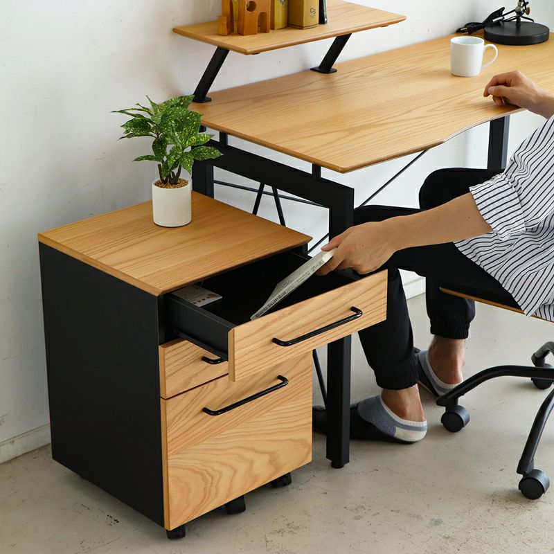 デスク横で使いやすい収納ワゴン