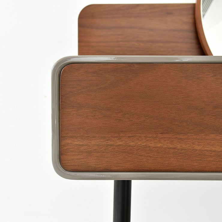 天板はなめらかな丸みのドレッサー