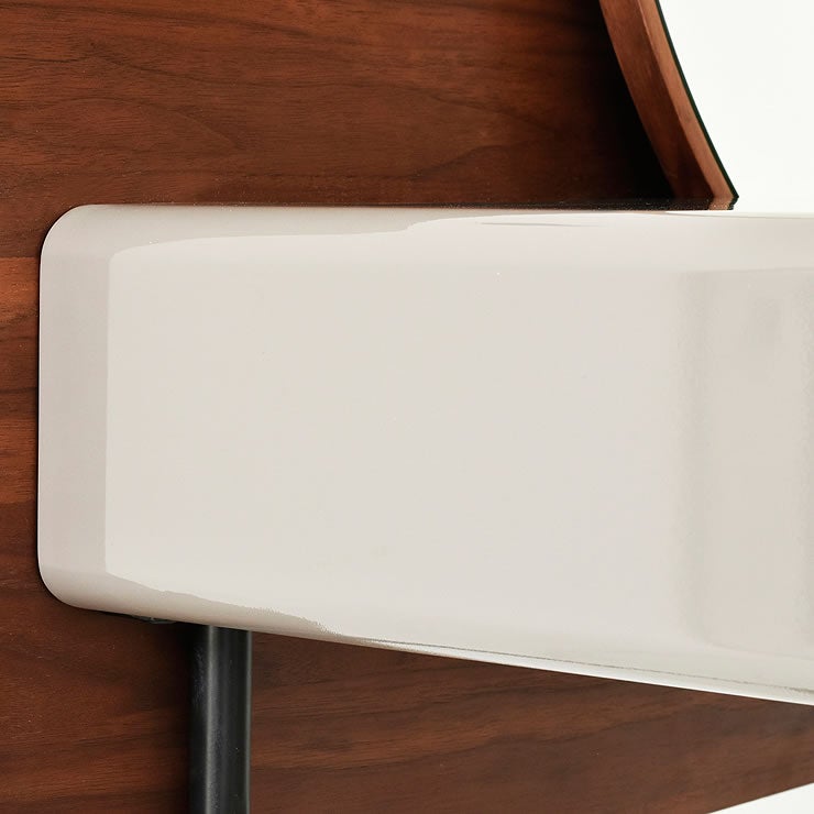 ツヤのあるハイグロス塗装のドレッサー天板