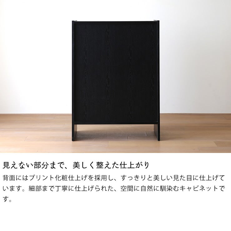 見えない部分まで、美しく整えた仕上がりのキャビネット