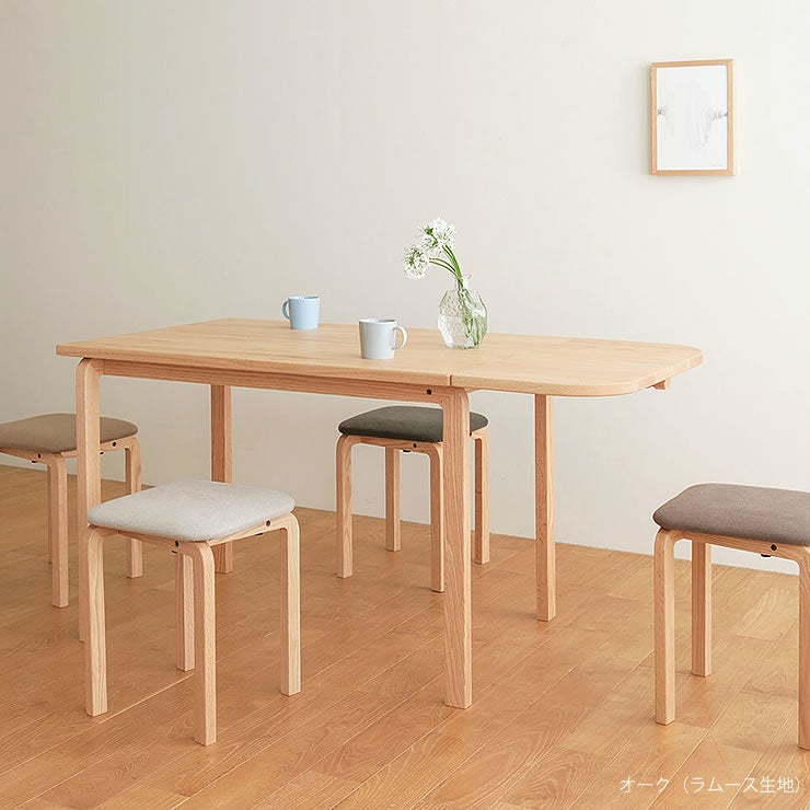 木材と張地のカラーを選ぶ楽しさのあるファブリックスツール