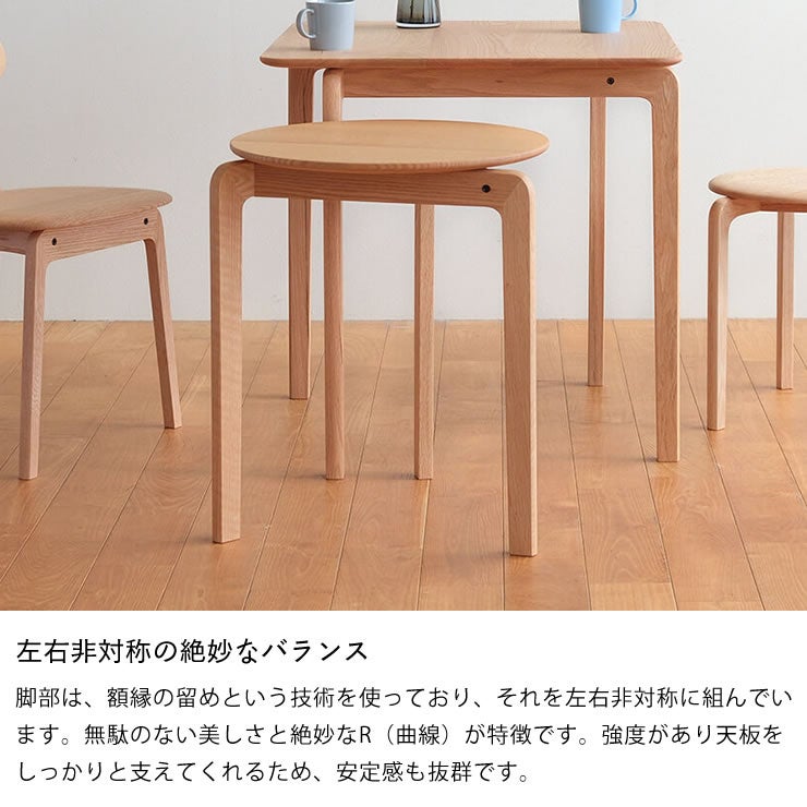 左右非対称の絶妙なバランスのサイドテーブル