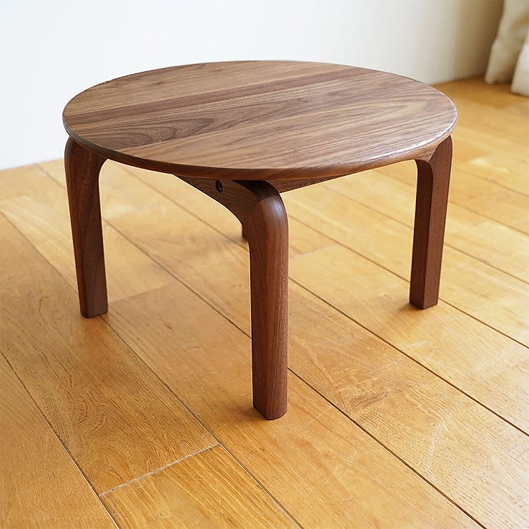 ちゃぶ台としても使えるなめらかな曲線のLISCIOテーブル（ウォールナット）