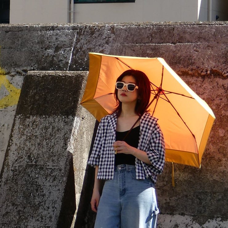 オレンジとイエローのバイカラーがおしゃれな晴雨兼用折りたたみ傘
