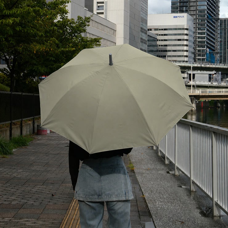 落ち着きのあるカーキ色の晴雨兼用長傘