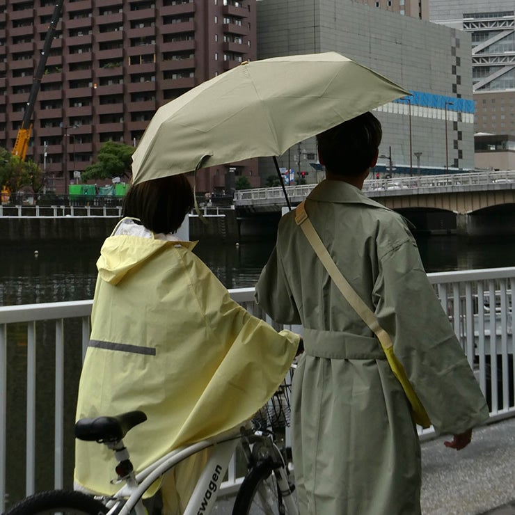 落ち着いたカーキ色がおしゃれな晴雨兼用折りたたみ傘