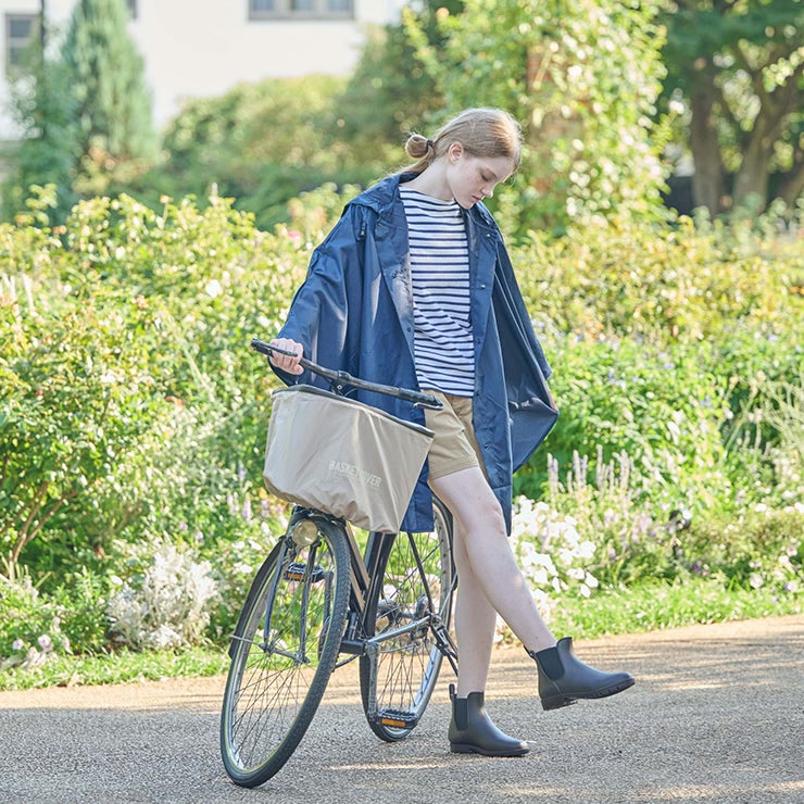スタイリッシュなベージュ色の自転車レインカバー