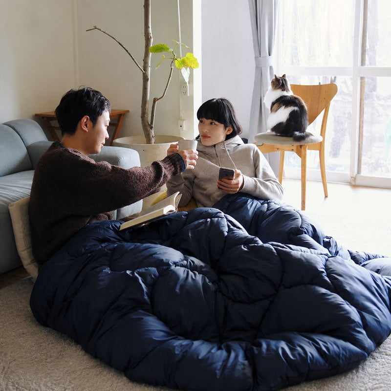 広げれば毛布代わりになる寝袋